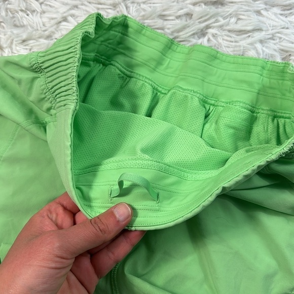 Lululemon Hotty Hot High-Rise Short 4" *Special Edition Scream Green Light - Picture 4 of 8